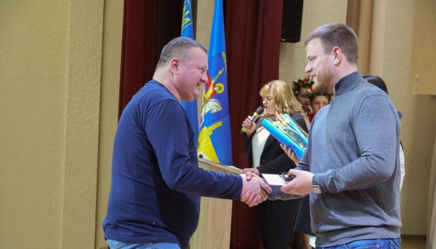 На Київщині нагородили водіїв шкільних автобусів, які рятували мешканців на початку вторгнення рф