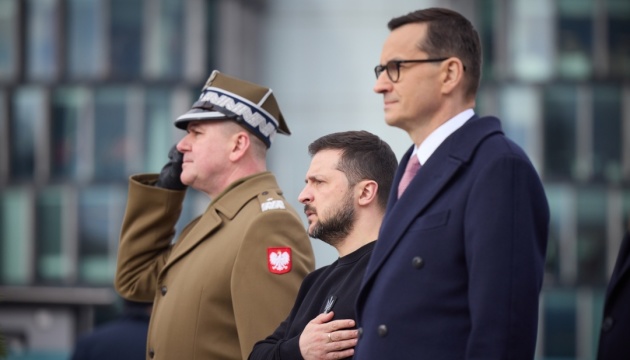 Зеленський у Варшаві вшанував пам'ять жертв Смоленської трагедії і загиблих солдат