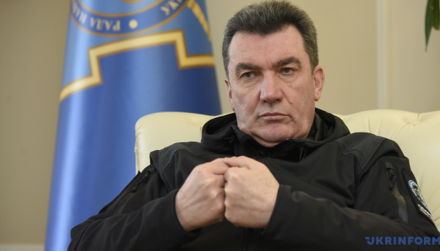 Данілов закликав припинити саджати Україну за стіл переговорів
