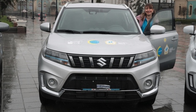 ЮНІСЕФ передав Україні 70 автомобілів для медиків