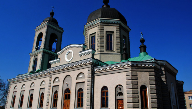 Священника УПЦ МП, який побив військового в храмі Хмельницького, оголосили в розшук