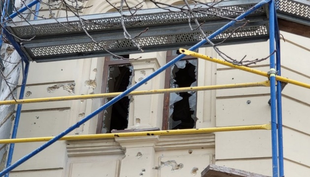 Військові рф знову обстріляли художній музей у Херсоні