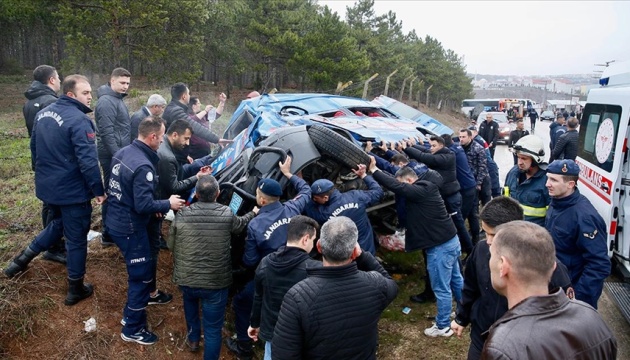 Ланцюгова ДТП у Туреччині: 14 постраждалих, з них 12 - військові