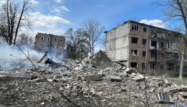 Russian airstrike destroys another apartment block in Avdiivka