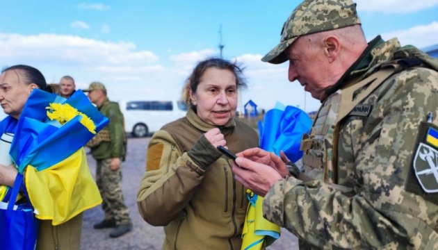 L’Ukraine et la Russie ont échangé plus de 100 prisonniers de guerre chacun 