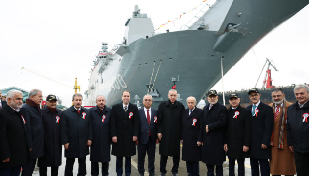 У Туреччині поставили на озброєння перший у світі корабель для використання ударних БПЛА