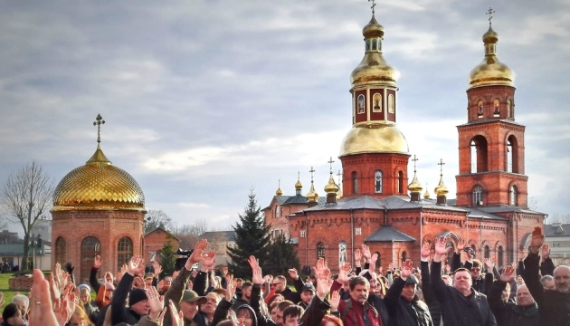 Yet another Orthodox parish in Ukraine snubs Moscow-run church