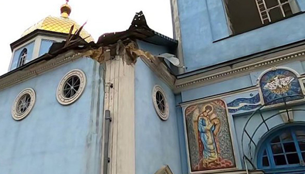 Invasores rusos bombardean una iglesia en Jersón