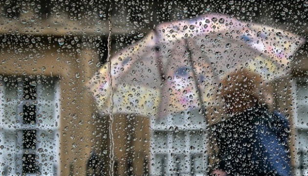 Дощ у Києві прогнозують до ранку, наразі великих підтоплень немає