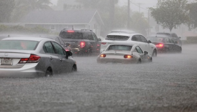 У Флориді через шторм закрили основний аеропорт