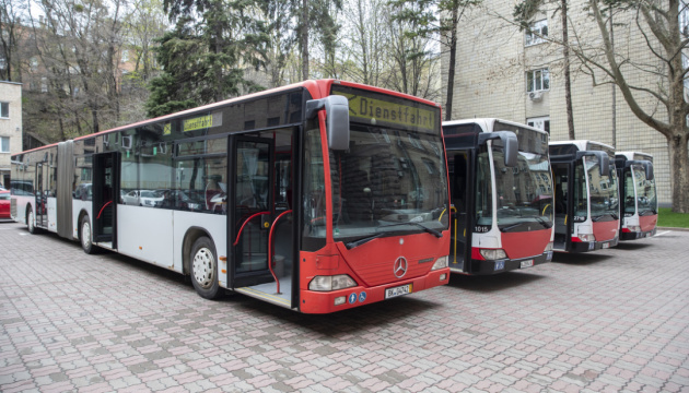 Столиця отримала чотири сучасні автобуси від німецьких партнерів