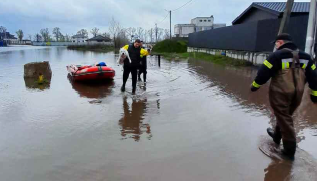 Унаслідок підвищення рівня води у Десні підтопило село біля Києва