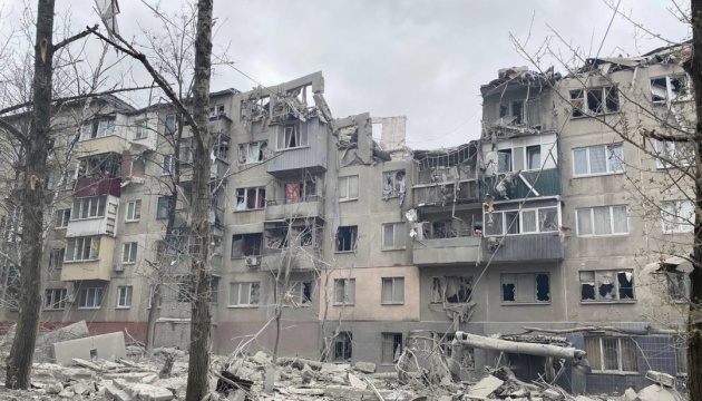 Russian strike hits three apartment blocks in Sloviansk, killing one civilian