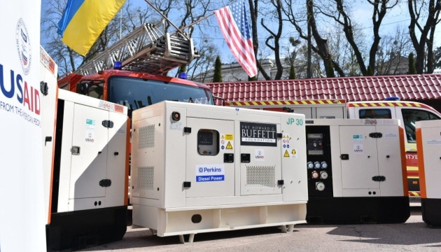 USAID передало рятувальникам 100 генераторів від фонду Говарда Баффета