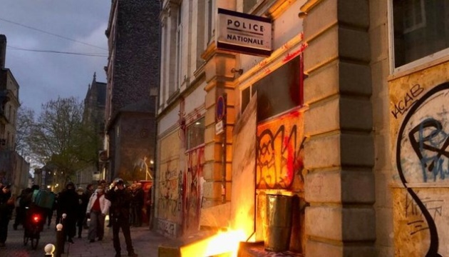 Протести у Франції: поліція застосувала сльозогінний газ та водомети