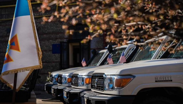 The Howard G. Buffett Foundation donates pickup trucks, metal detectors to State Emergency Service