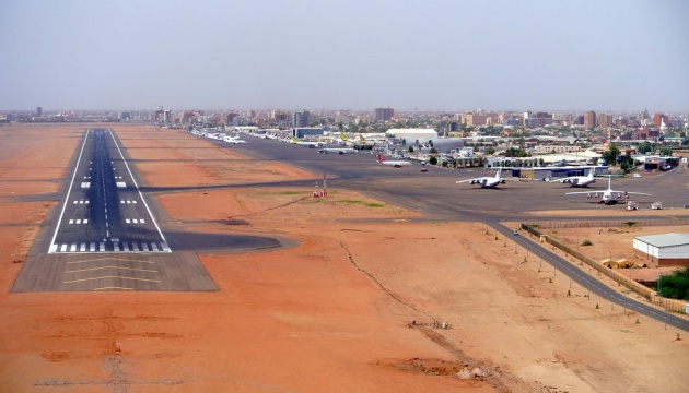Авіакомпанії тимчасово не виконуватимуть рейси до столиці Судану
