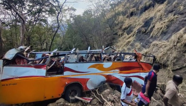 В Індії автобус з музикантами з'їхав із шосе, 13 загиблих