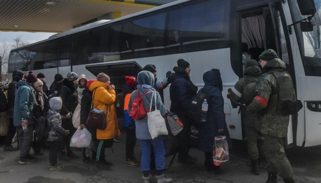 В Енергодарі росіяни готують викрадення дітей - хочуть вивезти в Крим на автобусах ЗАЕС