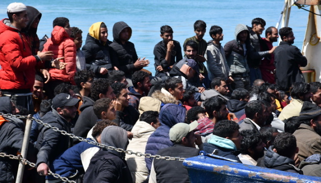 Біля узбережжя Італії врятували близько 600 мігрантів