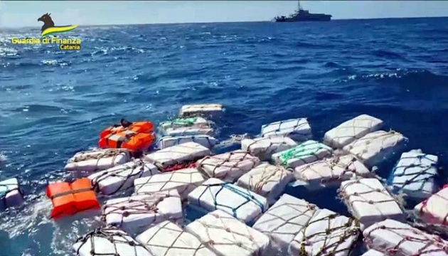 Біля узбережжя Сицилії виявили дві тонни кокаїну на понад €400 мільйонів