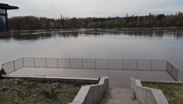 У Києві рівень води у Дніпрі впав на 30 сантиметрів