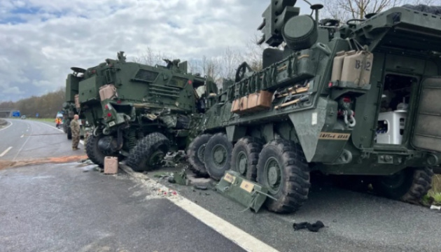 У Німеччині зіткнулися кілька американських армійських бронеавтомобілів, є постраждалі