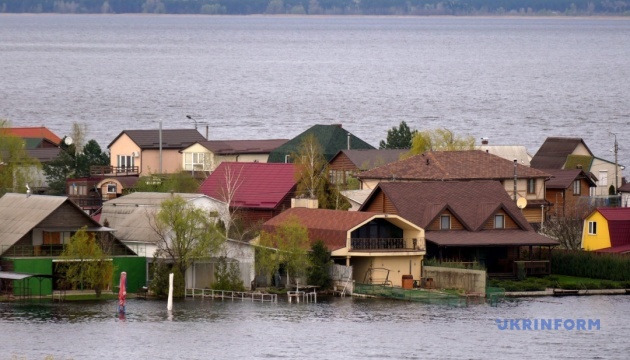 In 3 Regionen der Ukraine bleiben weiter über 8.000 Hektar landwirtschaftliche Nutzfläche überflutet