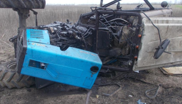 Tractor driver runs over mine in Kherson region
