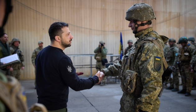 Ukrainian president visits front-line positions in Avdiivka