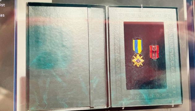 У Таллінні відкрили виставку «Військові нагороди України під час війни»