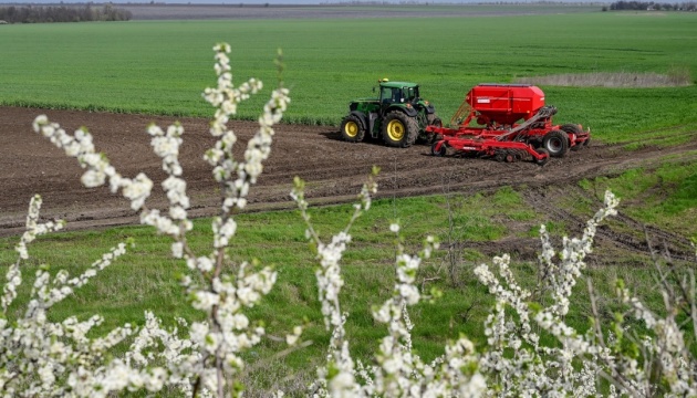 Українські аграрії вже засіяли понад чотири мільйони гектарів ярих культур