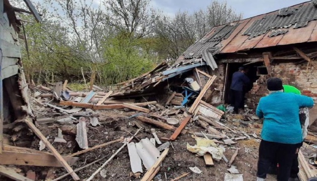росіяни обстріляли Сумщину з артилерії - на власному подвір'ї загинула жінка