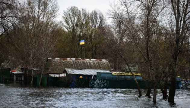 In 3 Regionen der Ukraine bleiben weiter fast 9.000 Hektar landwirtschaftliche Nutzfläche überflutet