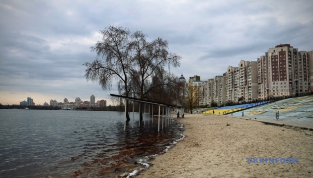 У Києві рівень води в Дніпрі за добу піднявся на 10 сантимерів
