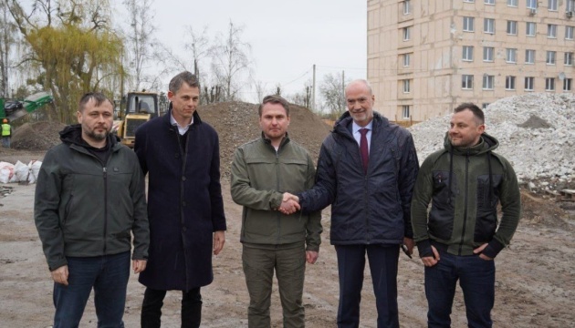 Представники посольства Франції відвідали військове містечко в Гостомелі
