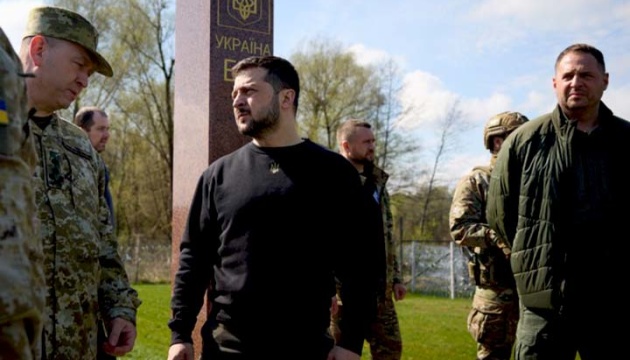 Selenskyj besucht Grenze der Ukraine zu Weißrussland und Polen