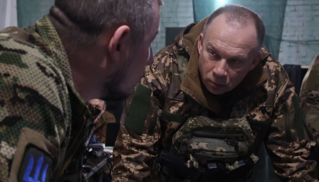 ウクライナ陸軍司令官、激戦の続く東部バフムート方面を訪問