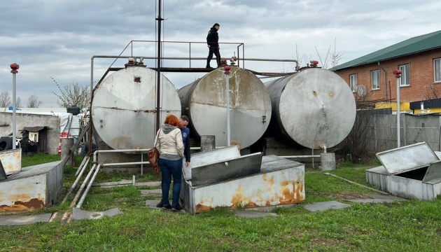 На Київщині викрили підпільну нафтобазу - вилучили 130 тонн «бодяжного» пального