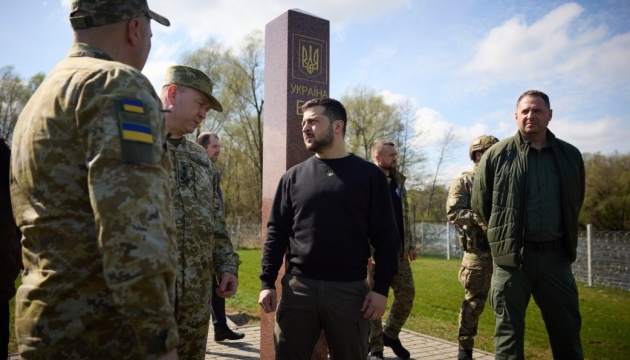 Zełenski odwiedził granicę Ukrainy z Białorusią i Polską


