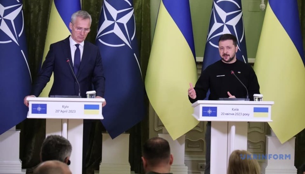 Зеленський — про візит Столтенберга: НАТО готове розпочинати нову главу у відносинах із Україною
