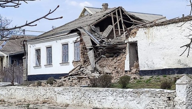 Civilian injured, power supply interrupted as Russians open fire on Kherson region’s Beryslav