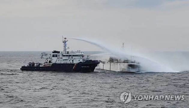 Біля берегів Південної Кореї на російському рибальському човні сталася пожежа, четверо зниклих