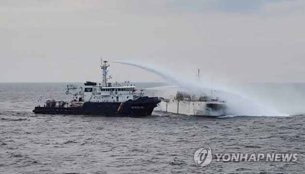 Внаслідок пожежі на судні рф поблизу Південної Кореї загинули четверо росіян