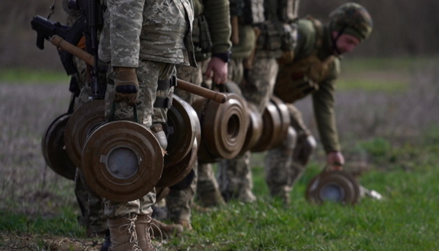 Plusieurs dizaines de champs de mines antichars et de barrières ont été installés dans le nord de l'Ukraine en une semaine 