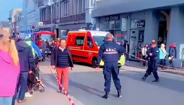 На півночі Франції автомобіль в'їхав у натовп на фестивалі,  щонайменше 11 постраждалих
