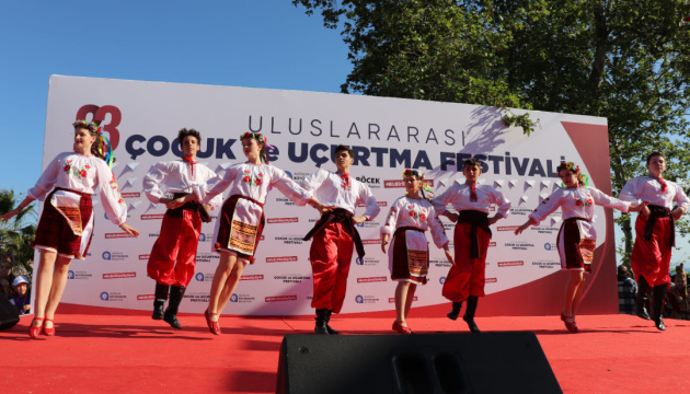 Українські танцювальні колективи виступили на дитячому фестивалі в Анталії