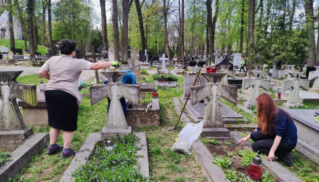 У Любліні українці провели прибирання могил воїнів УНР 