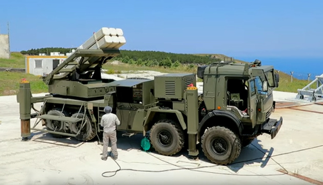Турецька РСЗВ TRLG-230, як і  Himars, розрахована на різні ракети 