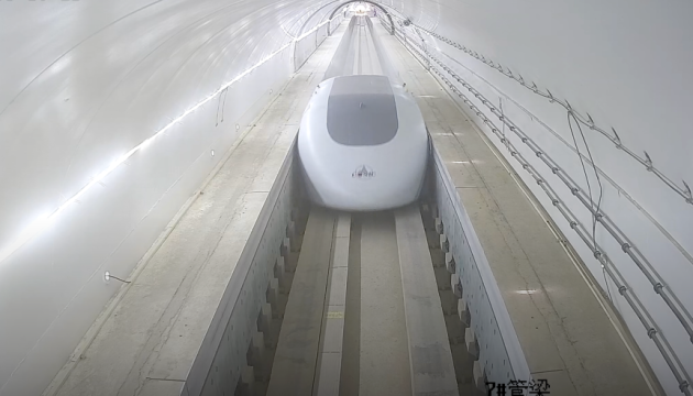 У Китаї успішно випробували надшвидкісний потяг на магнітній підвісці